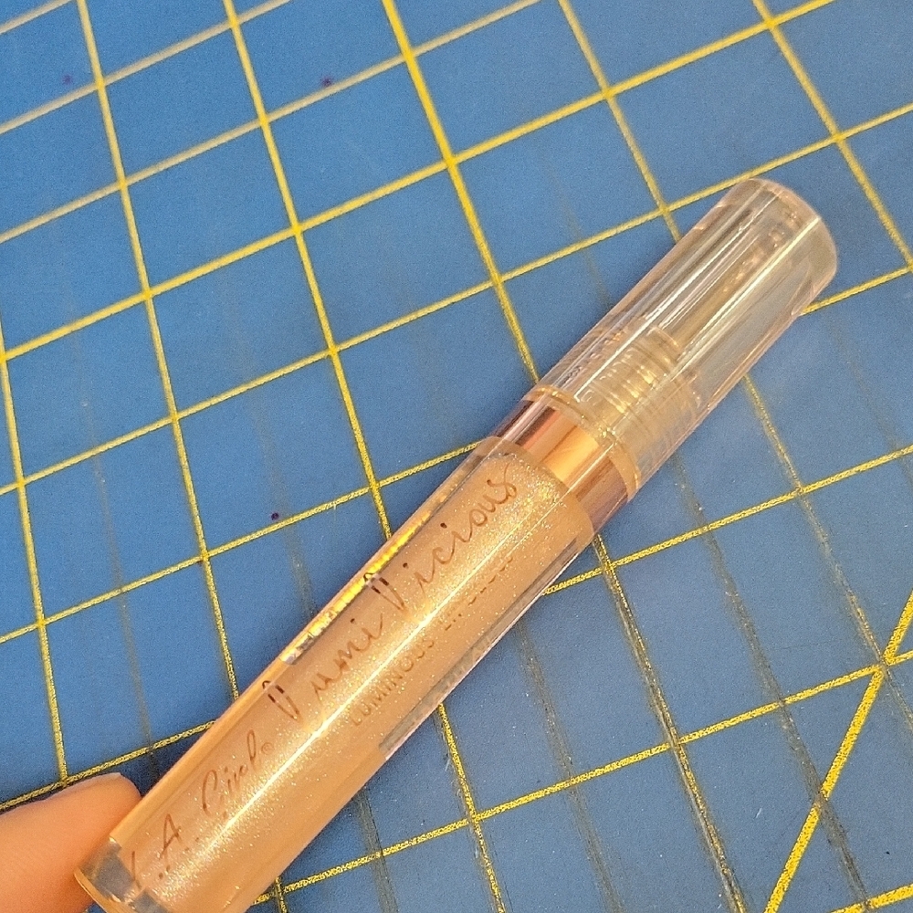 LA Girl Lumilicious Lip Gloss GLG937 Champagne 3ml New Sealed Tube